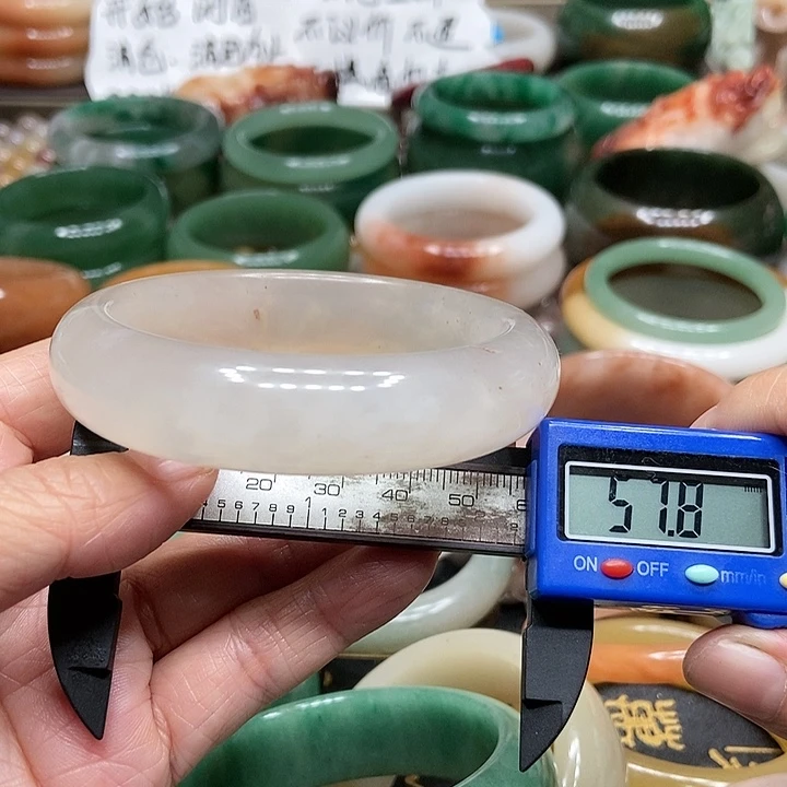 石英质玉手镯未镶嵌