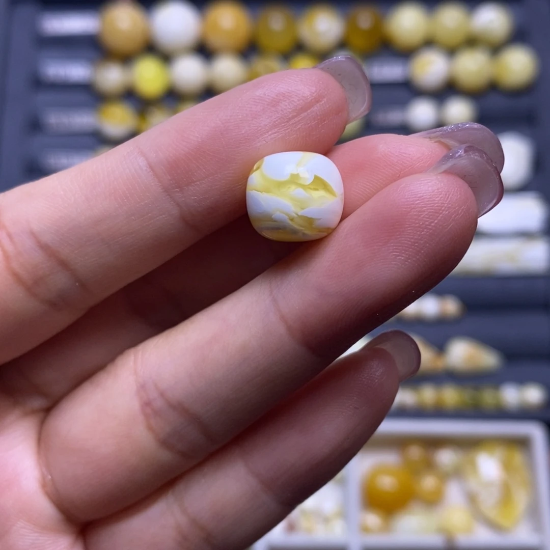 蜜蜡未镶嵌珠宝奇石漆白溶洞妖花老型11.5*10.5mm