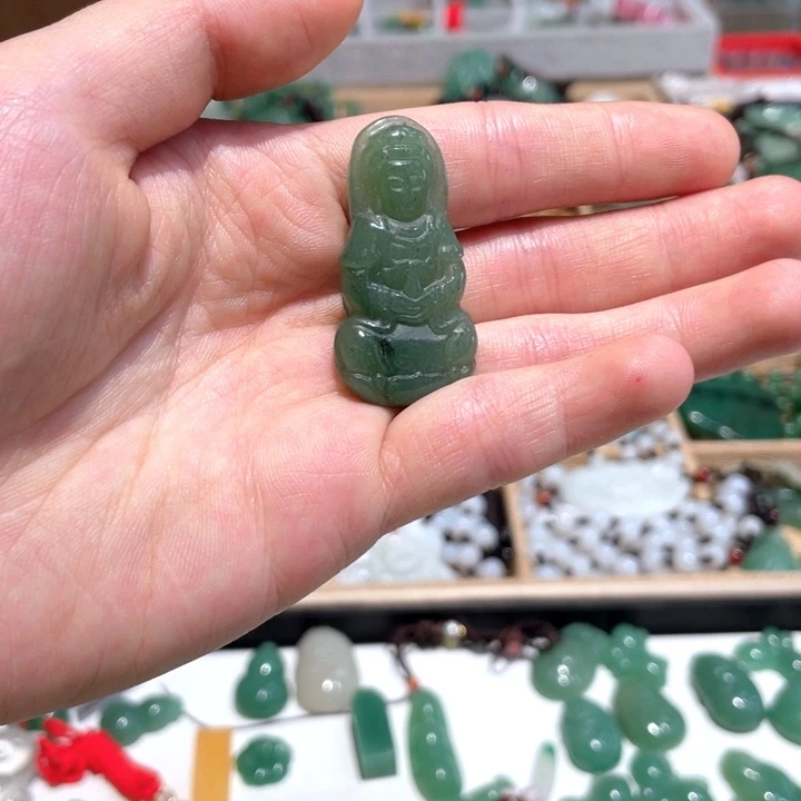 石英质玉未镶嵌颈饰