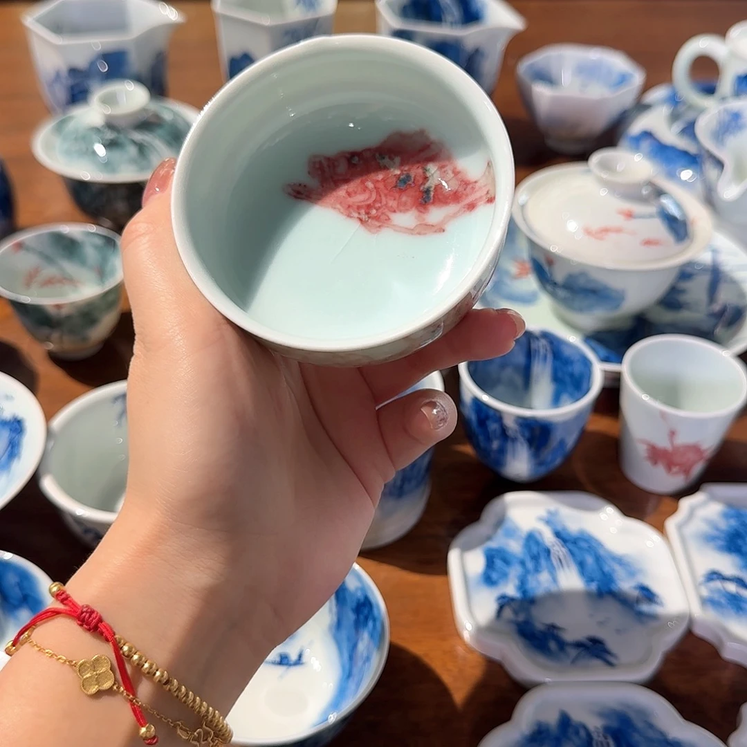 青花手绘釉里红主人杯