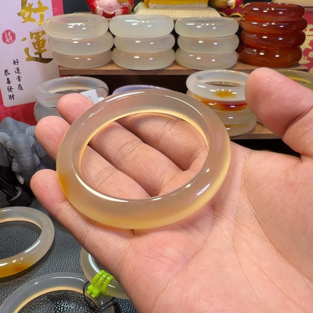 榆***.手镯玛瑙/玉髓未镶嵌