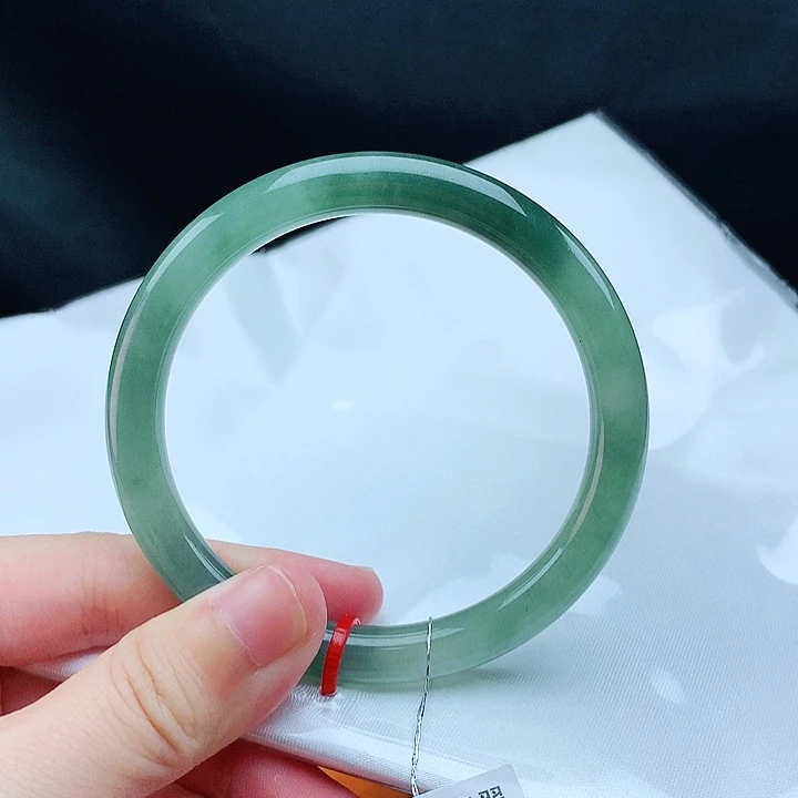 翡翠手镯未镶嵌53圈