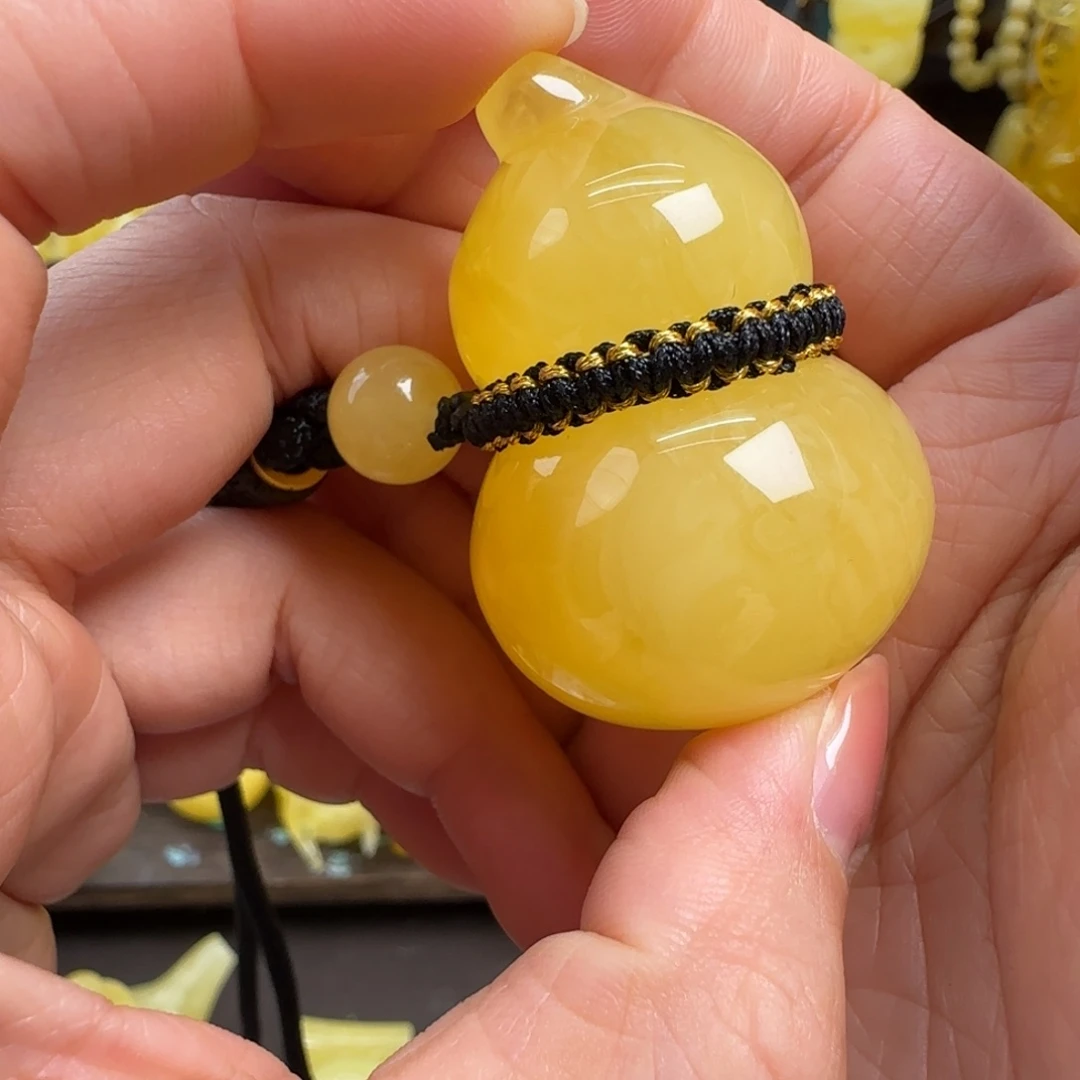 蜜蜡未镶嵌珠宝奇石