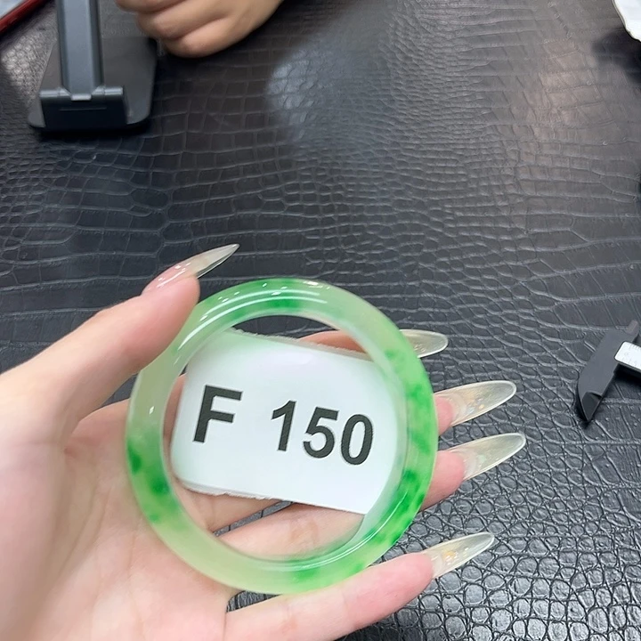 翡翠手镯未镶嵌默认微瑕