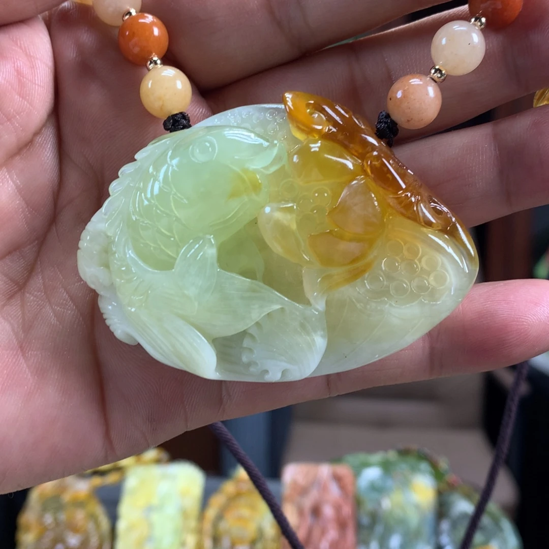 蛇纹石玉未镶嵌颈饰