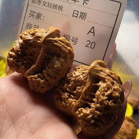 猫****把件桃核自产自销……