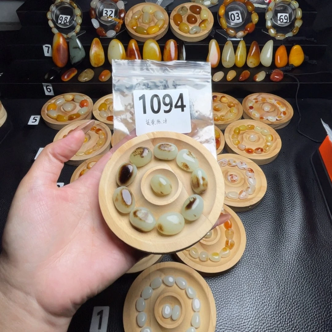 黑***姜和田玉未镶嵌手链