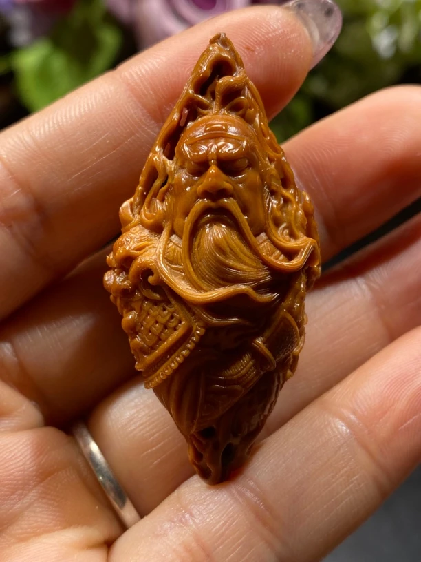 橄榄核御龙关公，老油核，尺寸2.5×5.0