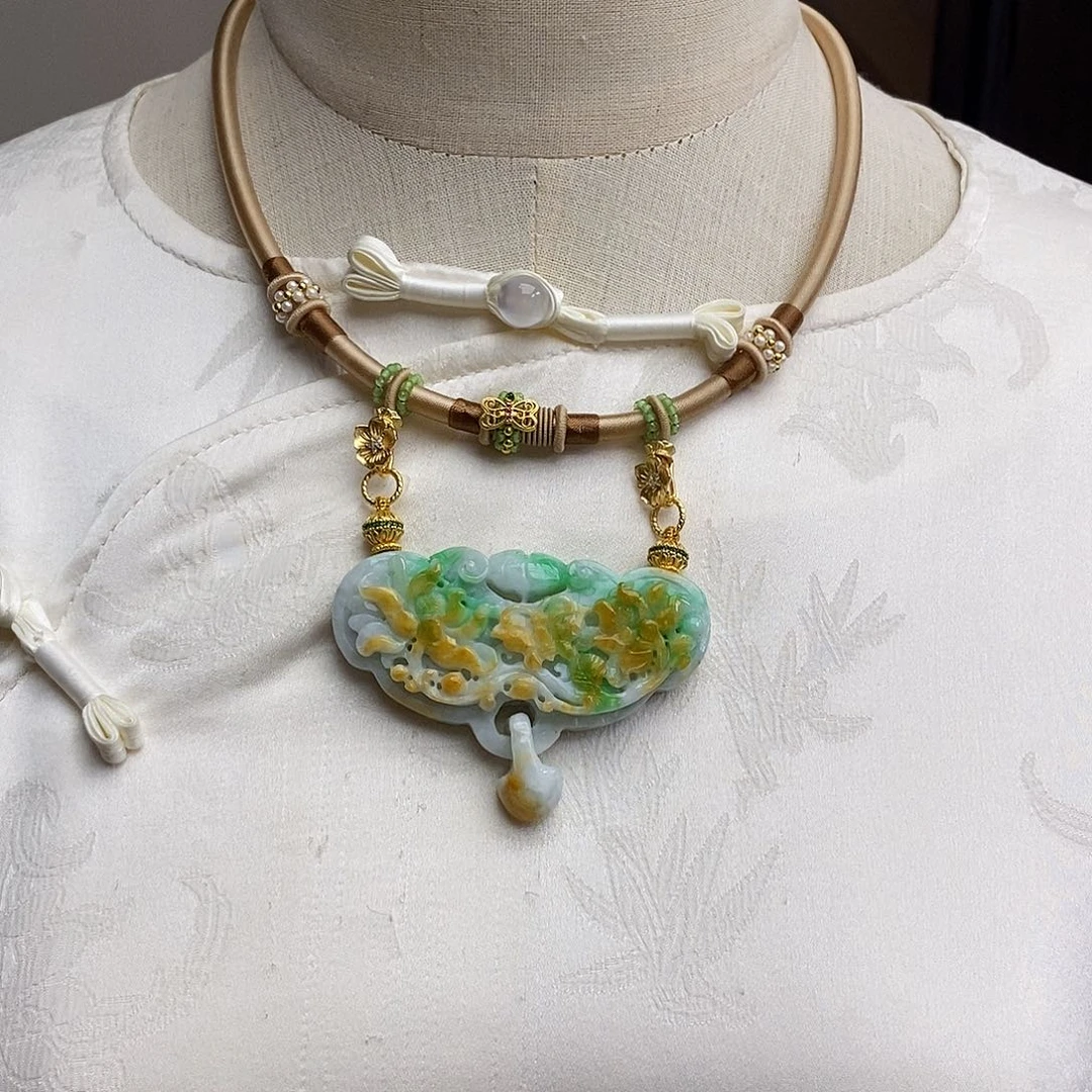 翡翠颈饰未镶嵌天然