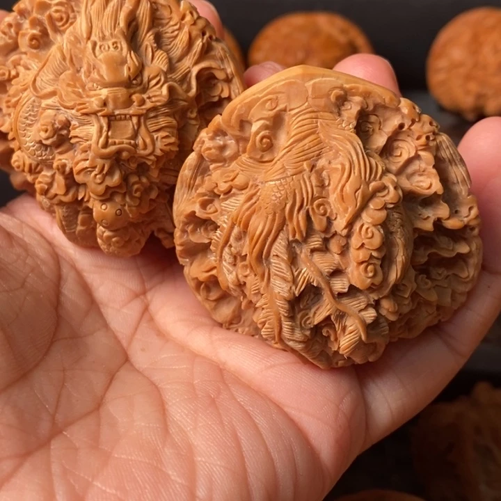 海***侯文玩核桃把件龙凤