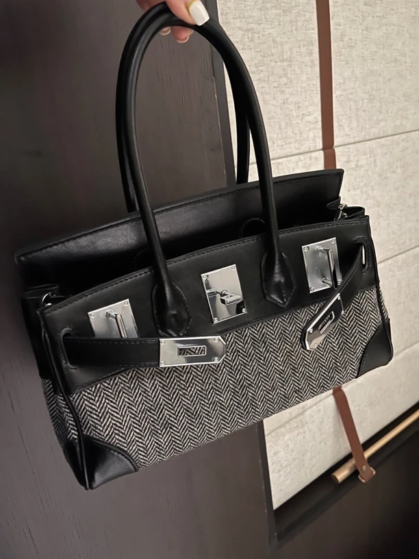 99号包铺-摆脱故我 高质感撞色拼接人字纹手提包