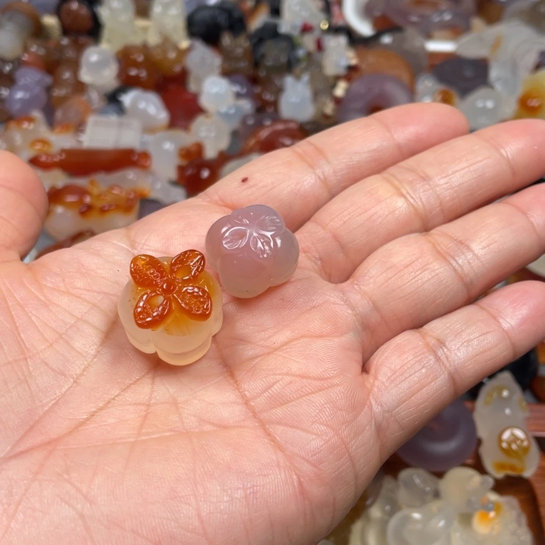 玛瑙/玉髓颈饰未镶嵌日**