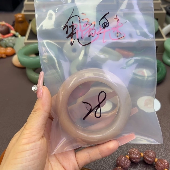 未镶嵌手镯石英岩玉魑**魉