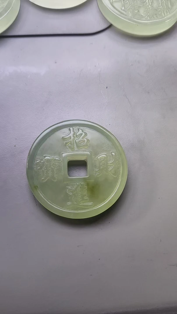 精品岫玉颈饰吊坠