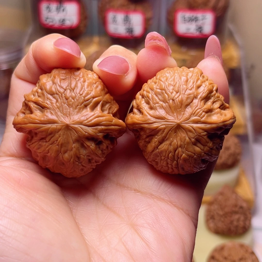 文玩核桃吊坠39.5尺锤妹