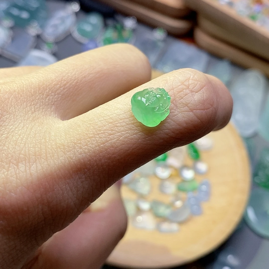 翡翠颈饰未镶嵌翡翠