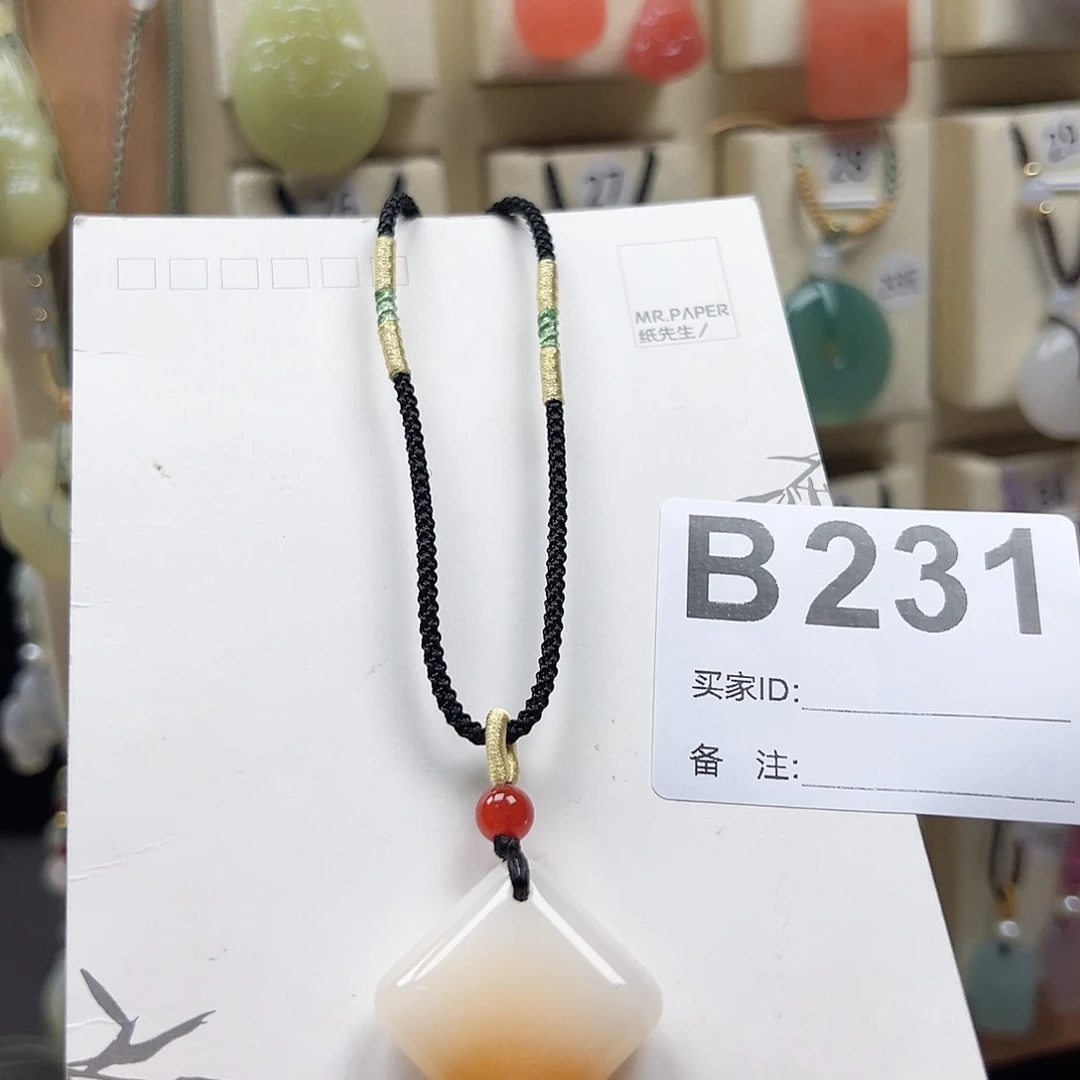 石英质玉颈饰合金霖*