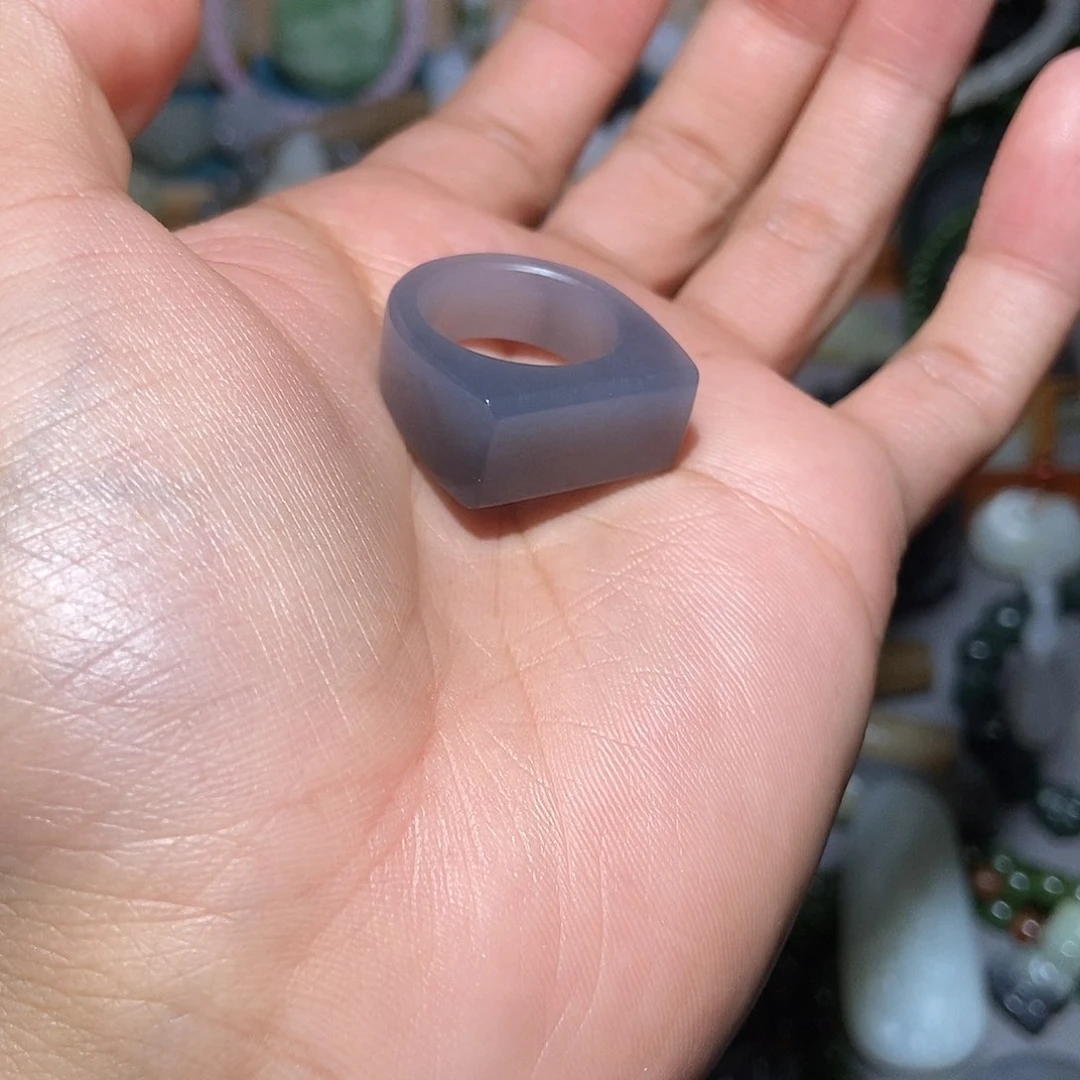 和田玉颈饰未镶嵌含****花