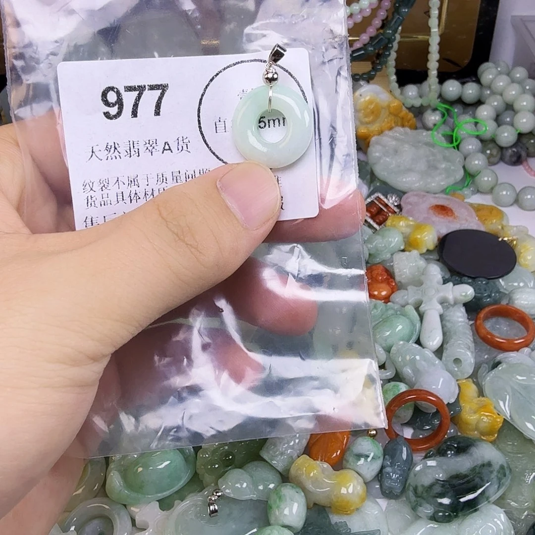 翡翠未镶嵌颈饰hhh