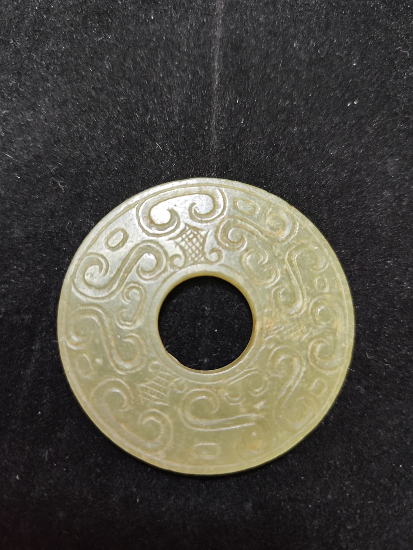 阿春风格龙纹玉璧