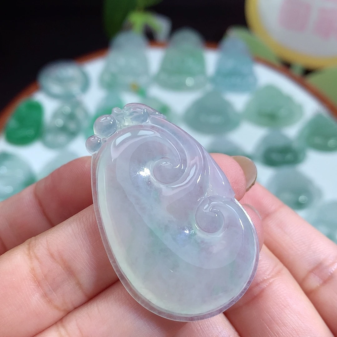 翡翠未镶嵌颈饰如意