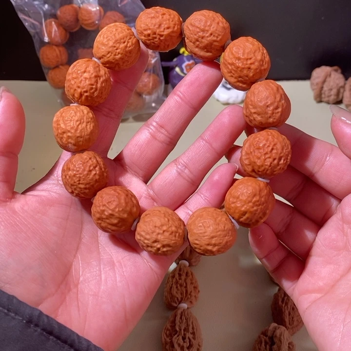 文玩核桃手串……10