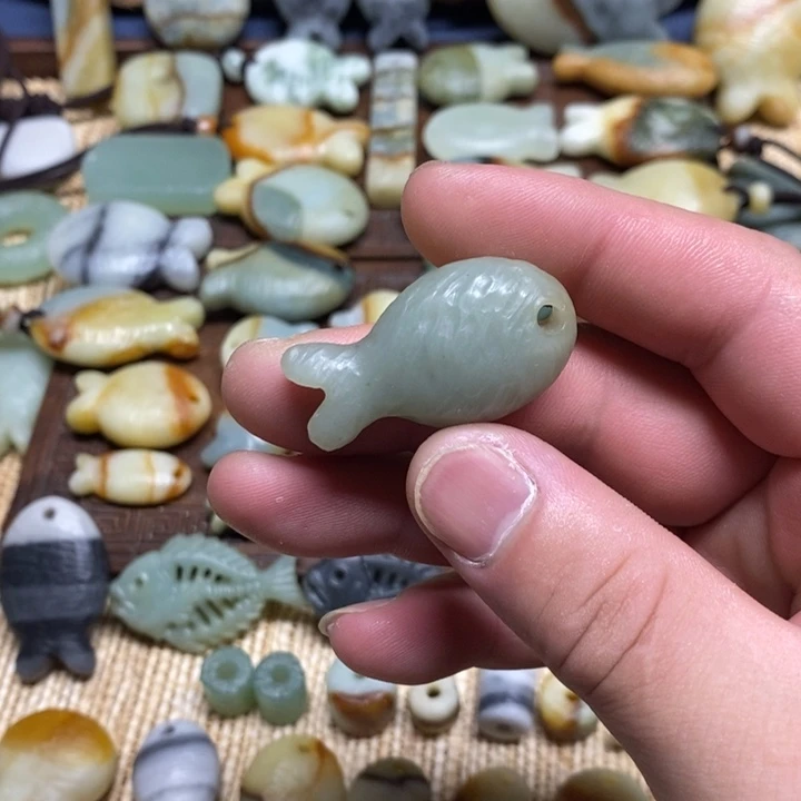 蛇纹石玉未镶嵌颈饰