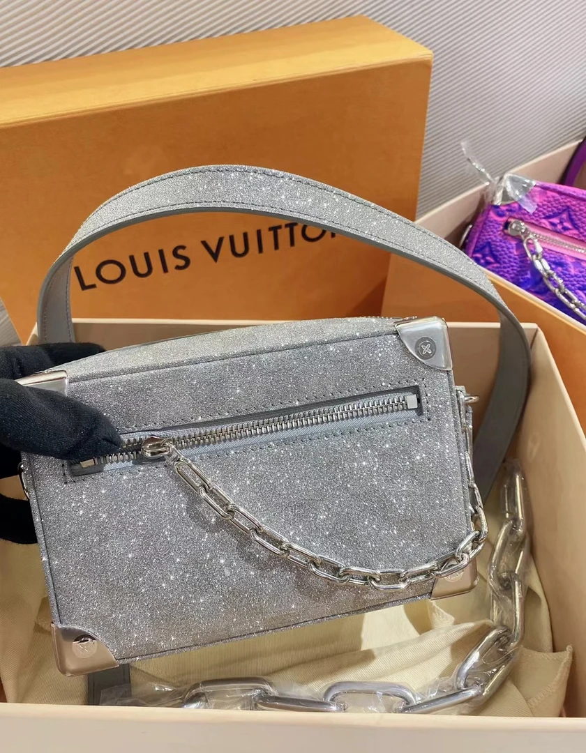 95新 LouisVuitton/路易威登 银色棋盘格softtrunk包19cm 7856925