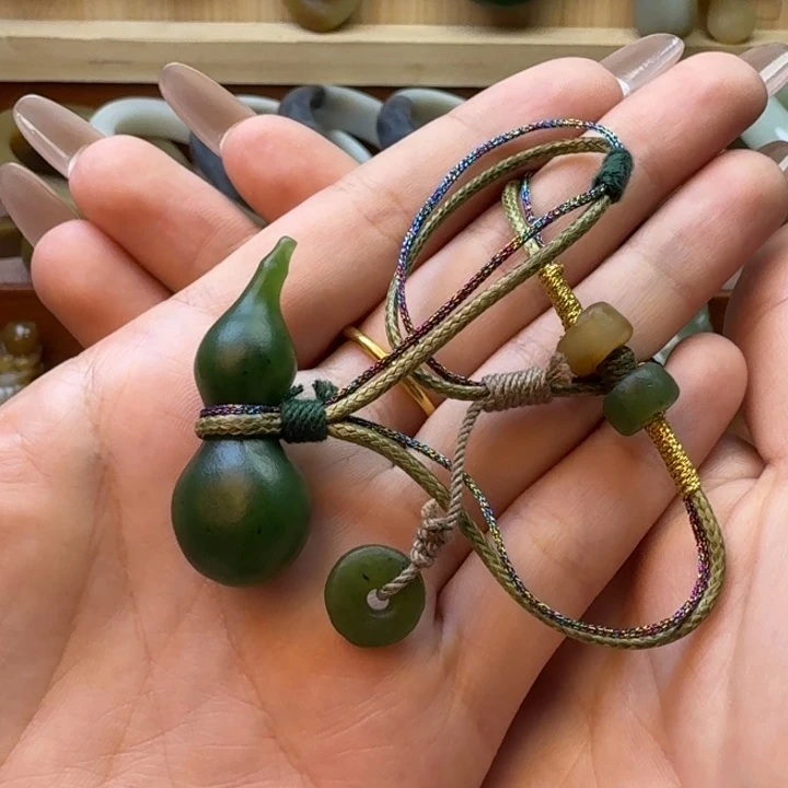 骑***头和田玉未镶嵌颈饰