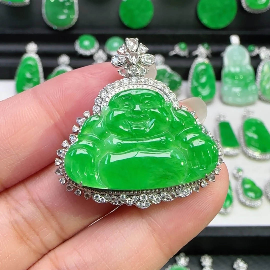 翡翠18K金镶嵌颈饰吊坠