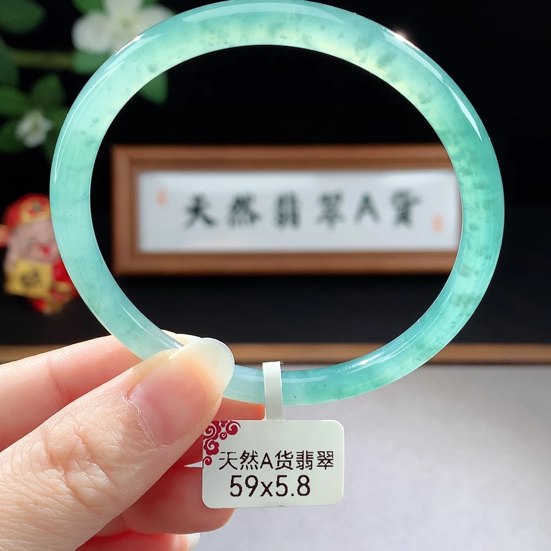 未镶嵌手镯（圆镯）翡翠