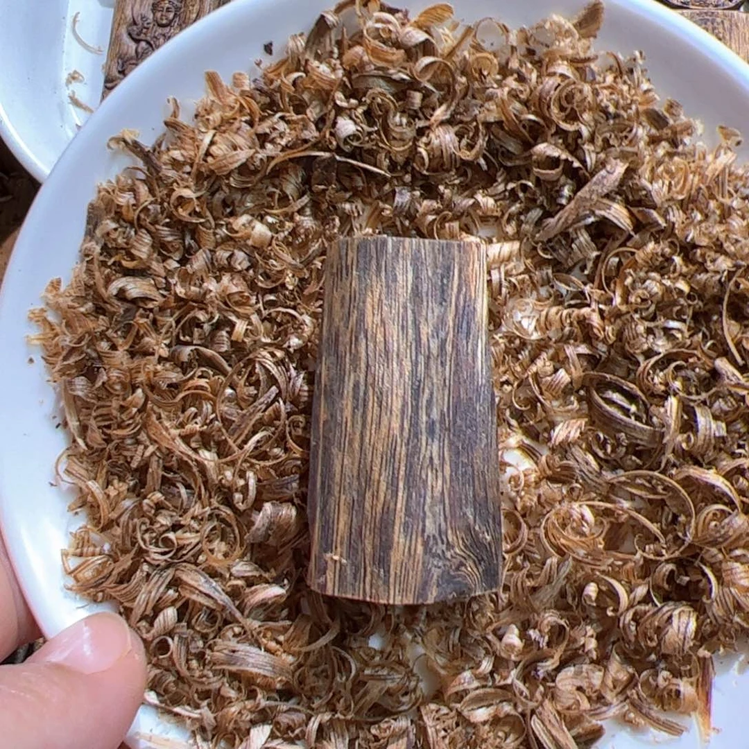 沉香碎屑沉香乌身圆叶素牌9.9克