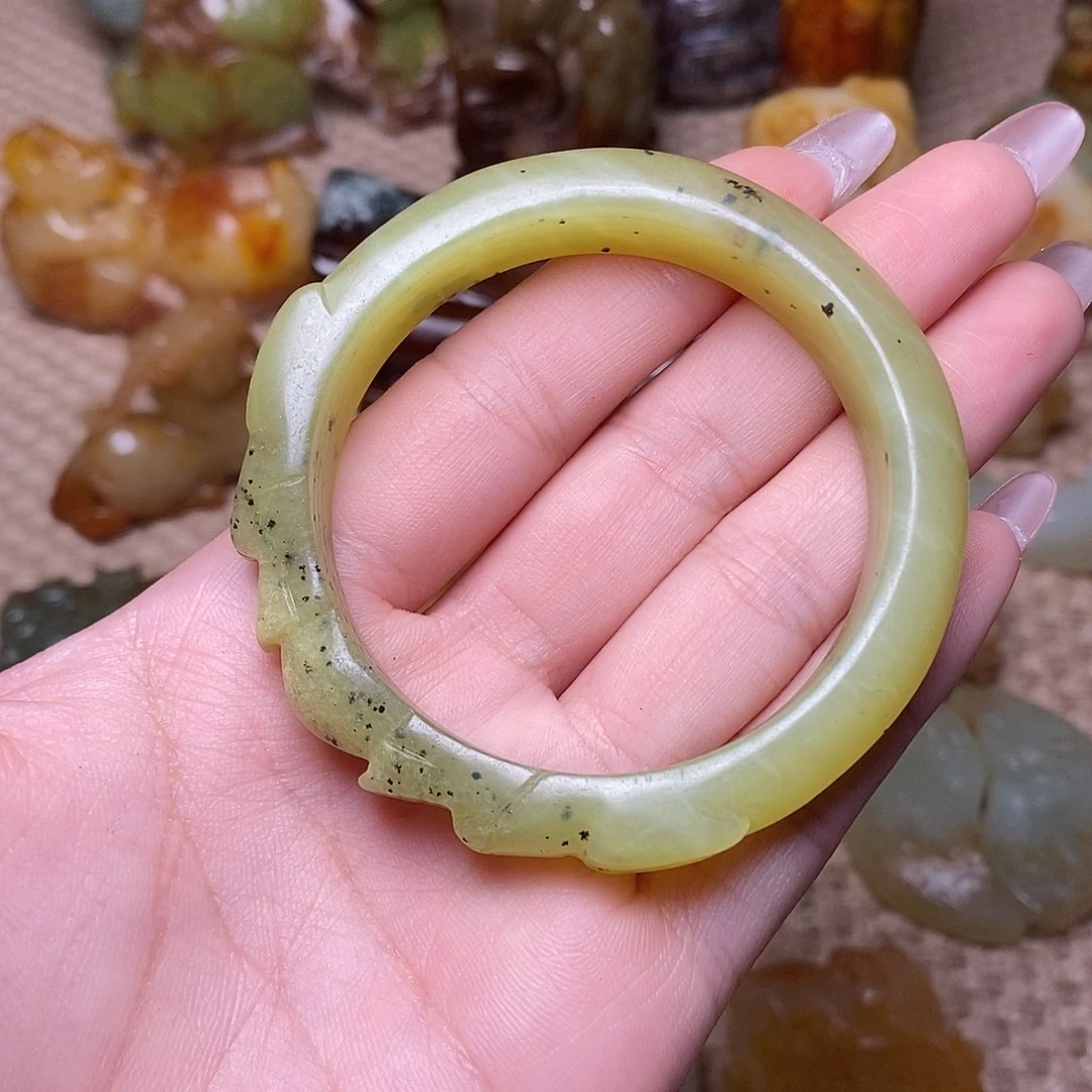 未镶嵌蛇纹石玉颈饰