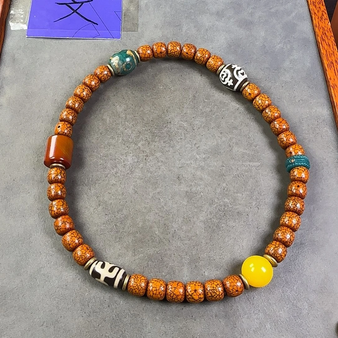 星月菩提吊坠手持