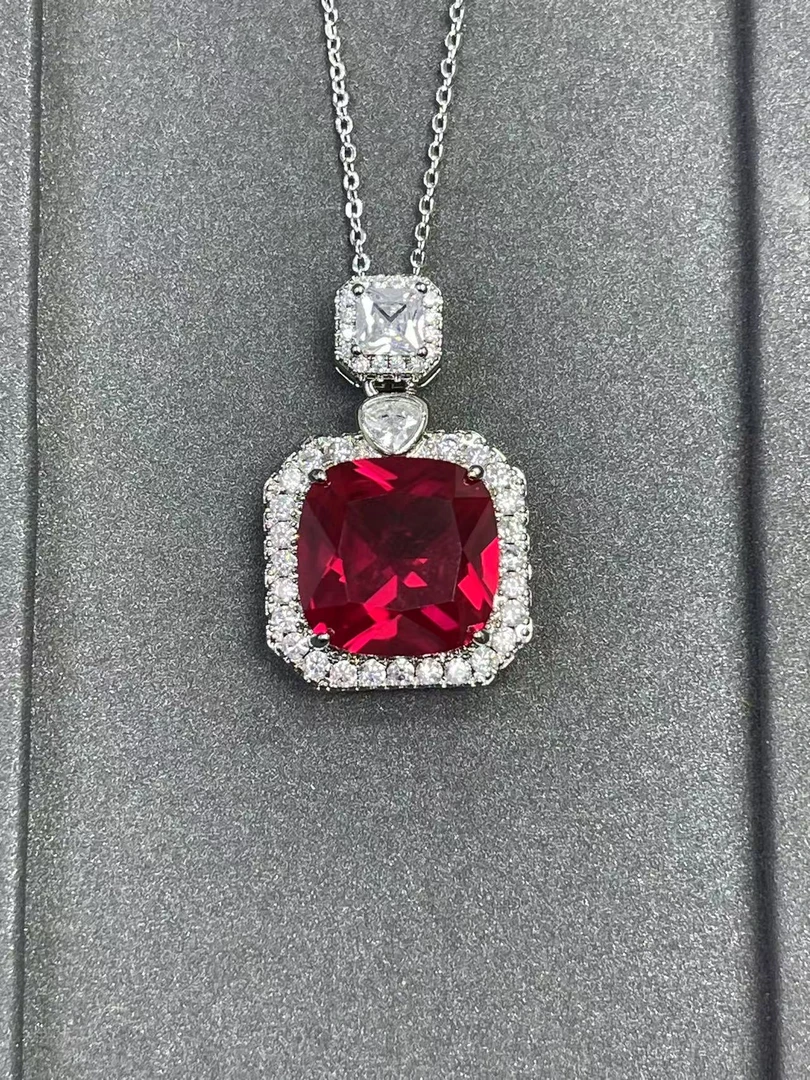 宝阁甄选红方吊坠1148