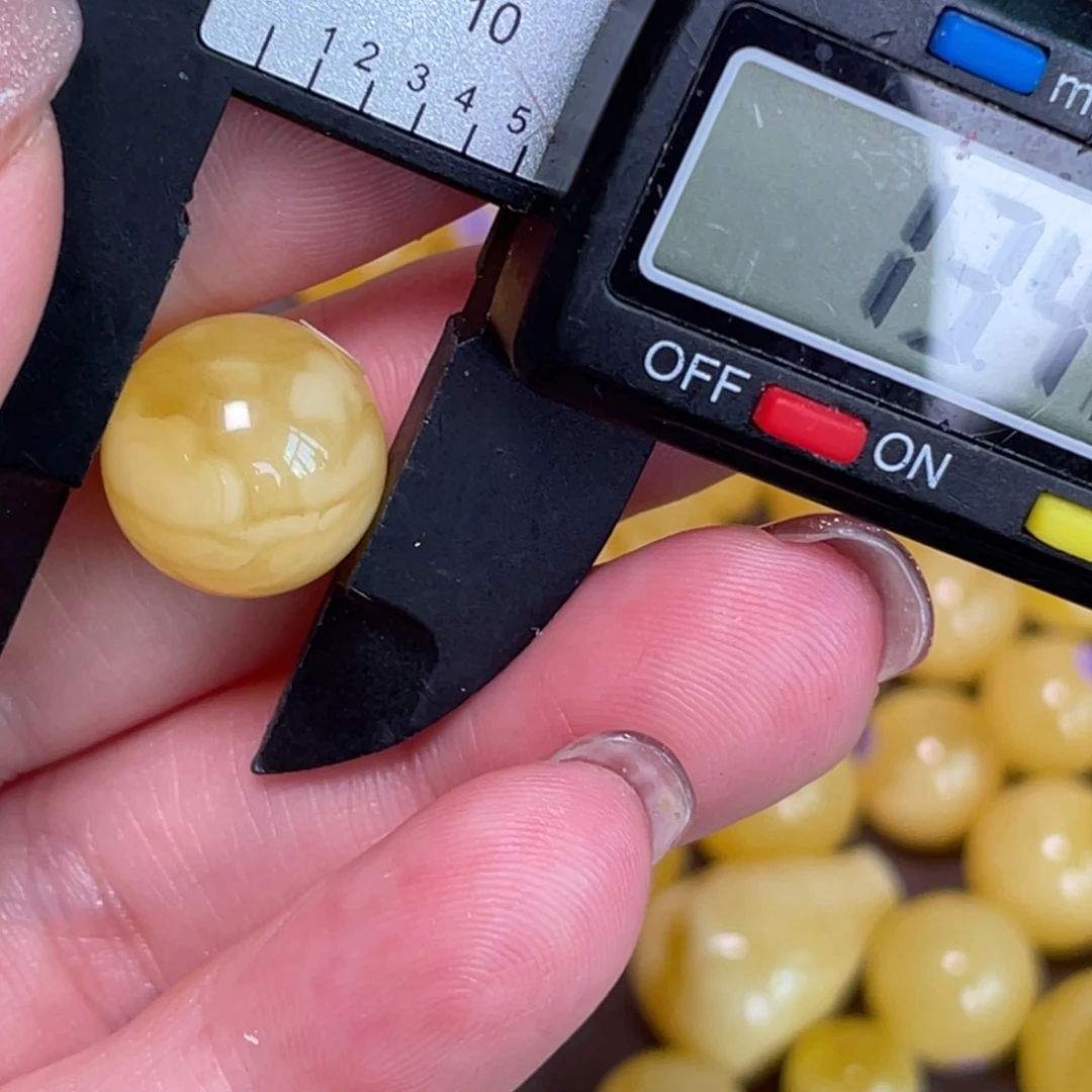 未镶嵌蜜蜡裸石24