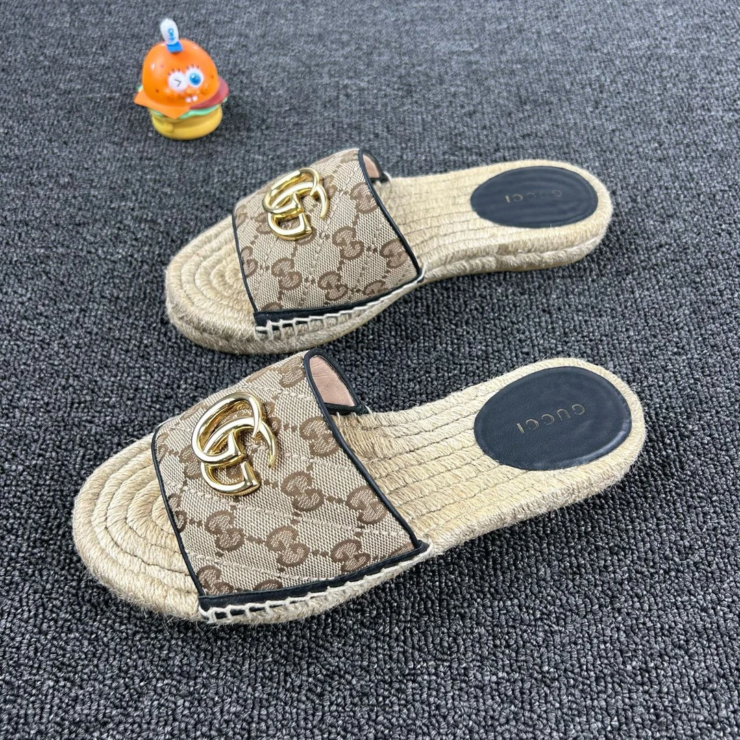 95新 GUCCI/古驰 老花草编拖鞋35码 经典老花鞋面 配件齐全HB2082