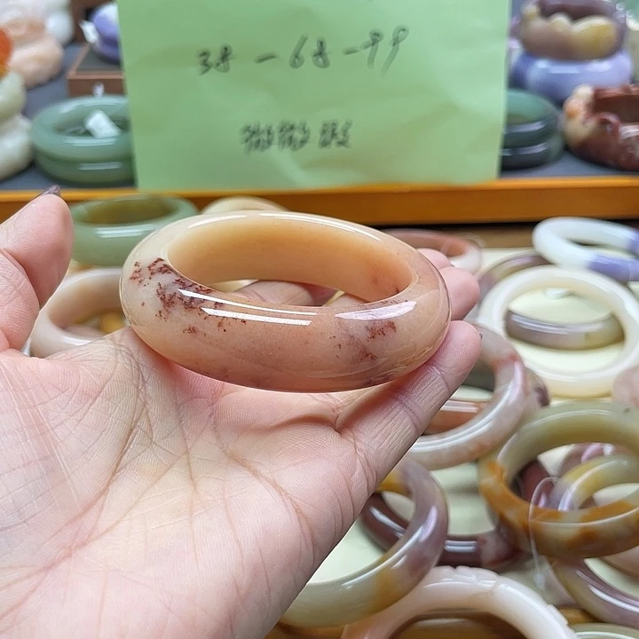 未镶嵌手镯石英质玉*‍****