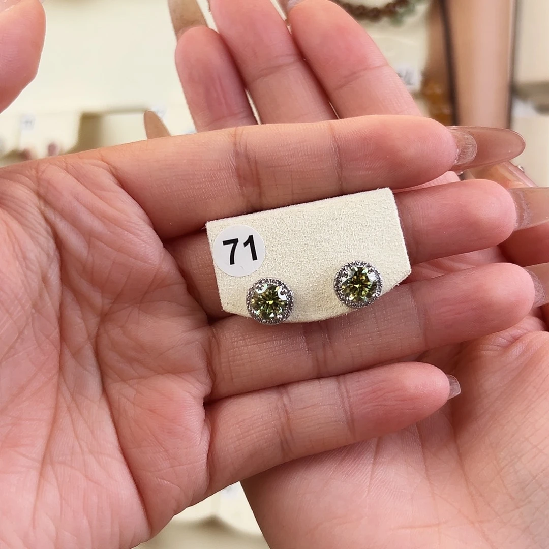 小***汁和田玉未镶嵌吊坠(赠链)