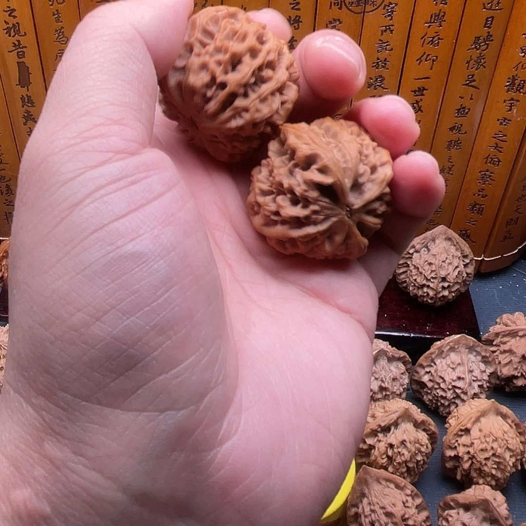 凤***城桃核吊坠全品矮桩秦闷狮子头精品文玩