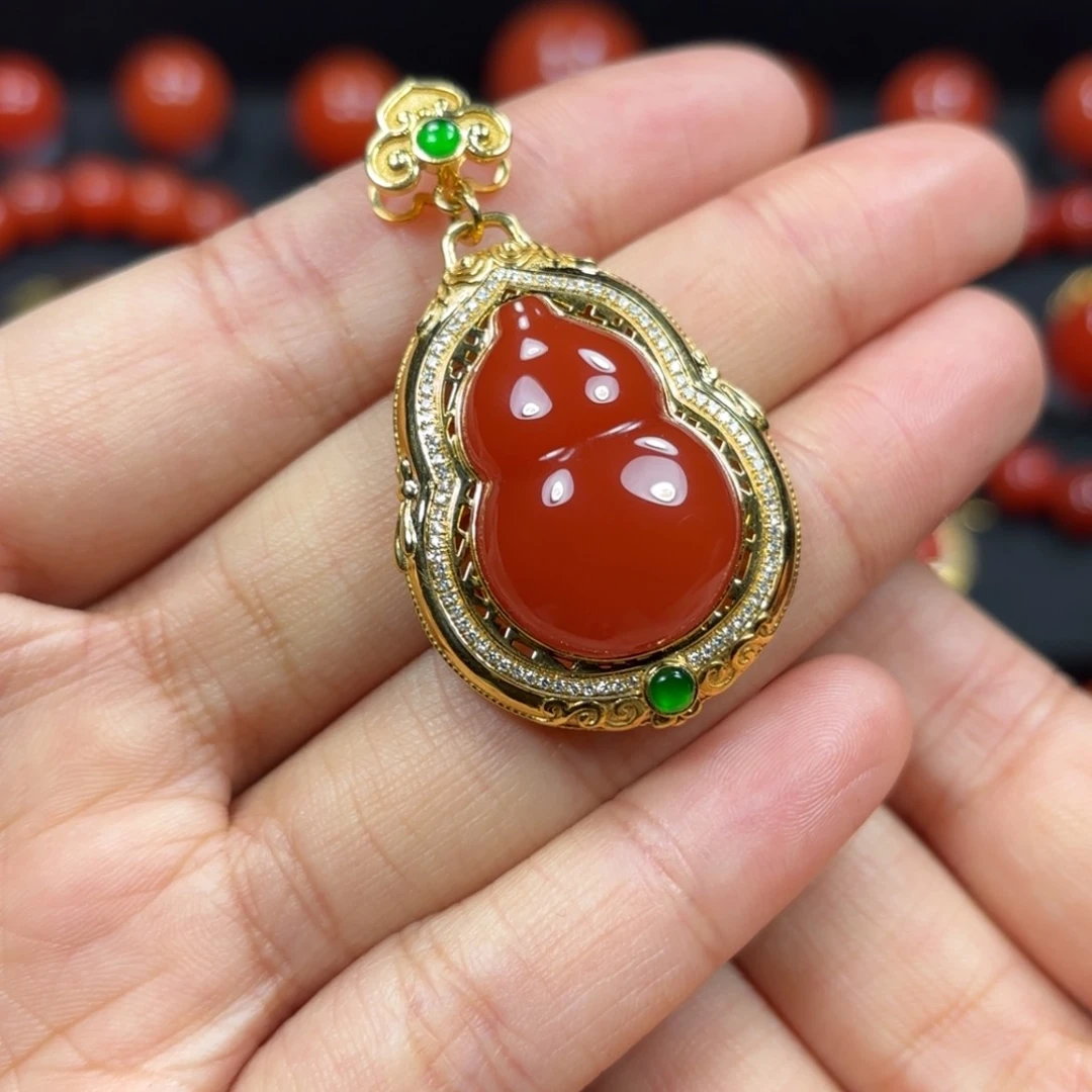 18K金镶嵌全品葫芦吊坠南红玛瑙