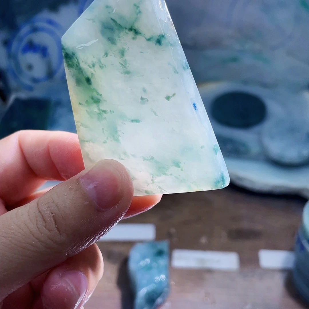 翡翠未镶嵌颈饰毛料55