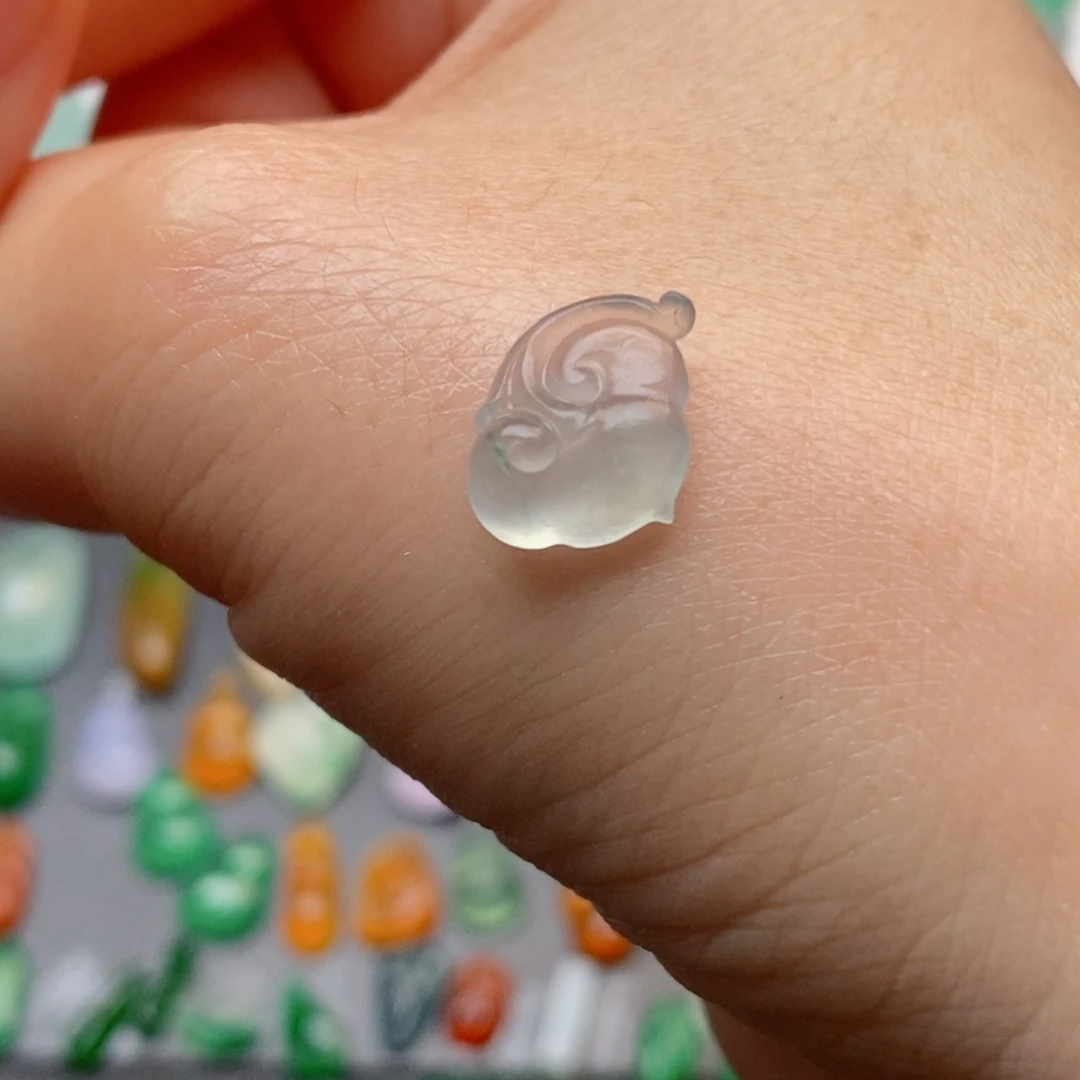 定制翡翠未镶嵌如意