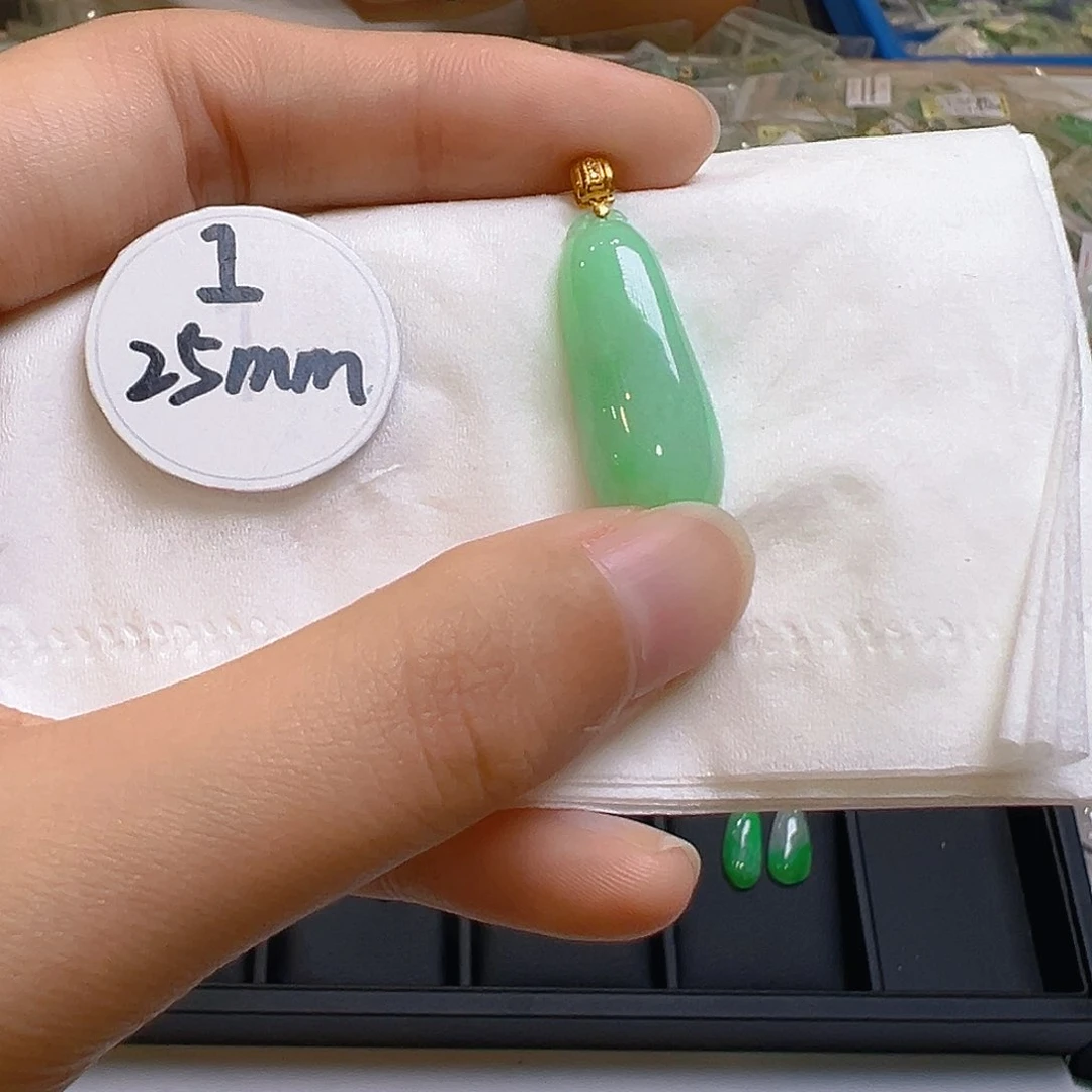 翡翠颈饰18K金镶嵌翡翠