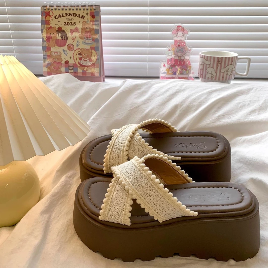 超仙夏天凉鞋女外穿2025新款时尚编织交叉带外出增高沙滩一字拖鞋