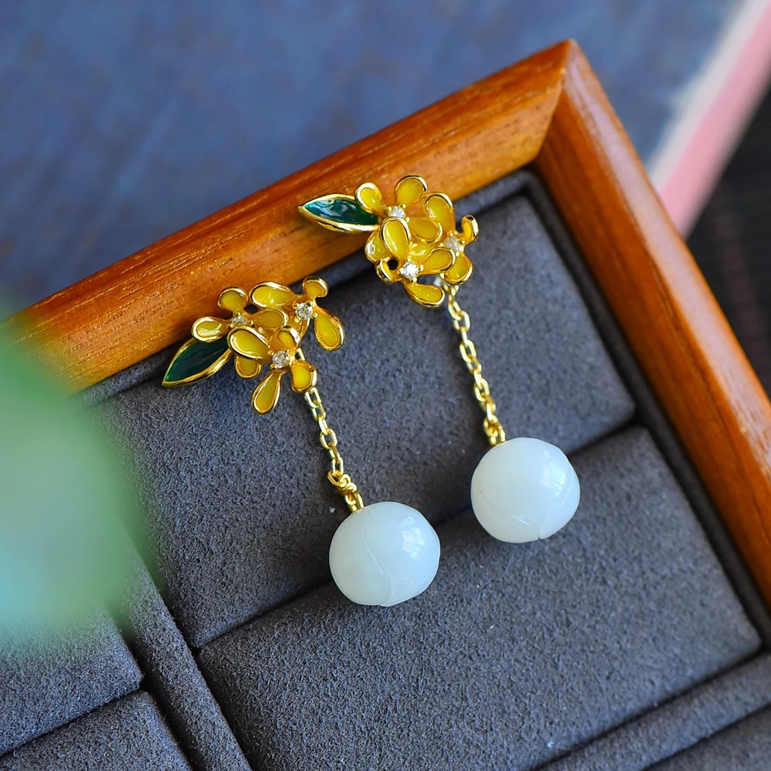 和田玉S925银镶嵌花朵耳饰