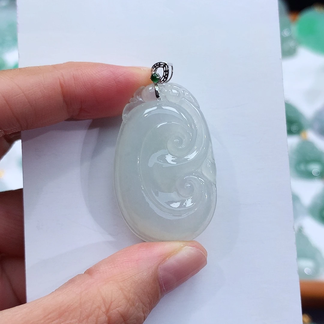 翡翠18K金镶嵌颈饰翡翠吊坠