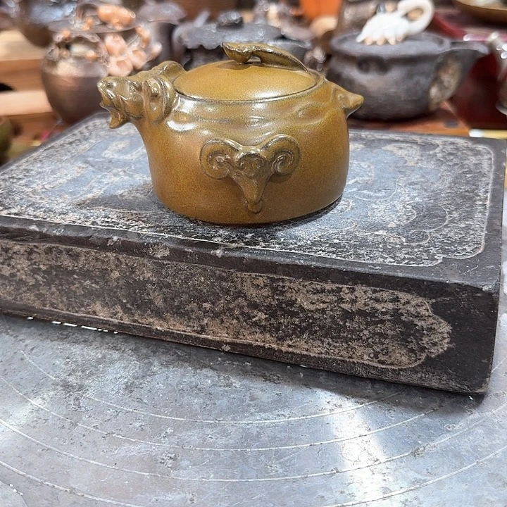主人杯一个，瓷。。品茗瓷