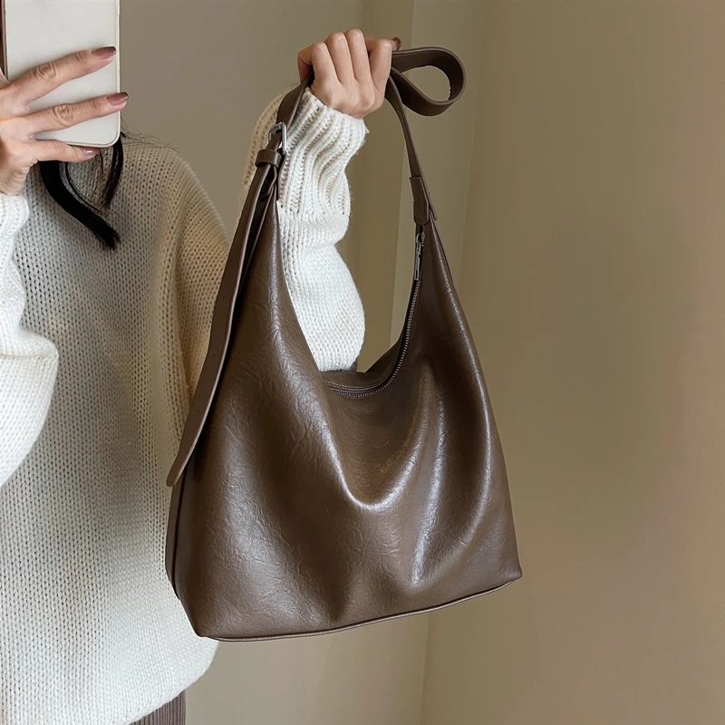 URCAN REUIUQ泥色柔软大容量托特包斜挎包2025新款潮时尚百搭美拉