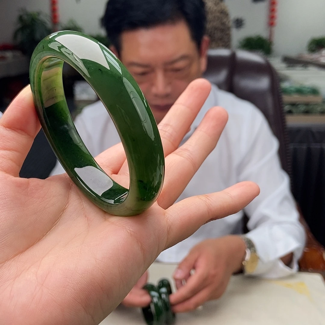4***7和田玉未镶嵌手镯64颜色多样性发拍一发一